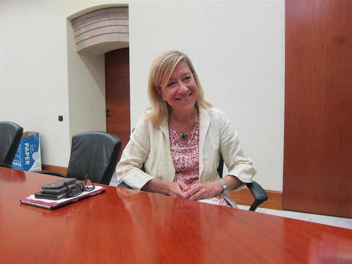 La presidenta de l'AMI, N.Lloveras. 