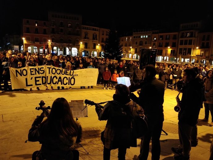 Concentració a Vic (Barcelona) en defensa del model d'escola catalana