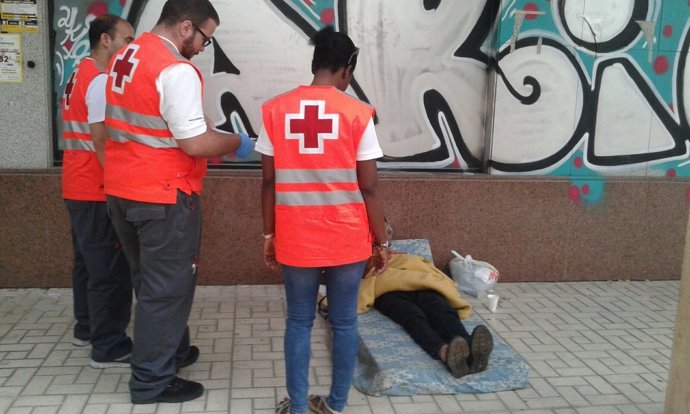 Cruz Roja Málaga atención sin techo persona sin hogar frío bajada temperatura
