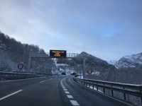 La DGT avisa del corte de una quincena de carreteras por hielo y nieve