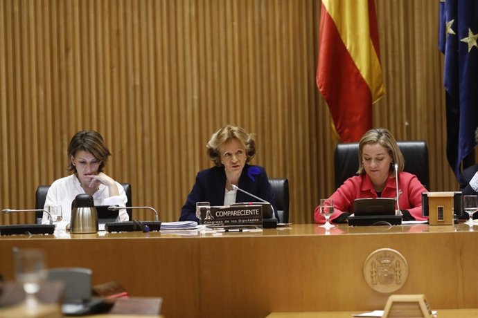 La exministra Elena Salgado comparece en una comisión de investigación