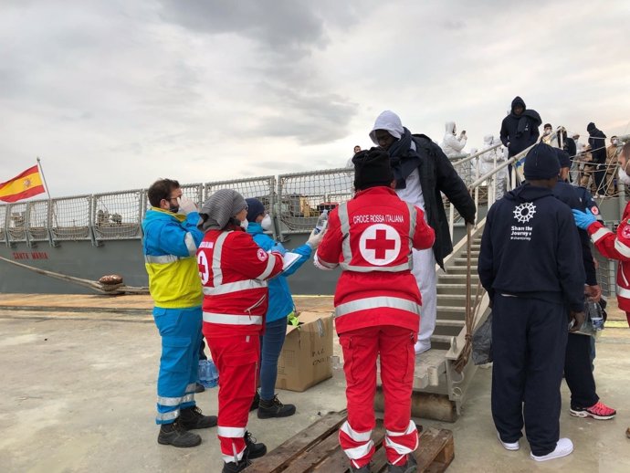 Rescate de migrantes por la fragata Santa María