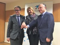 Un convenio entre consejería de Familia y Obra Social la Caixa permitirá 370 actividades en 17 centros de mayores