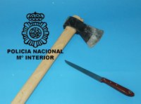 Detenido en Burgos un varón de 22 años tras protagonizar una pelea en su casa y amenazar con hacha a policías