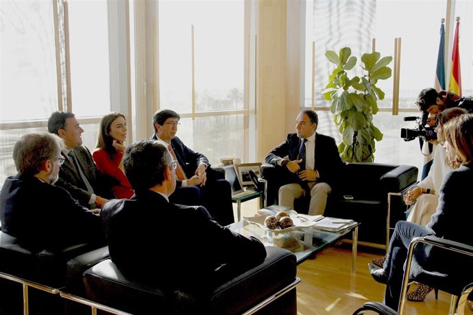 Bendodo recibe a Juan Marín Cs Ciudadanos málaga con diputados 