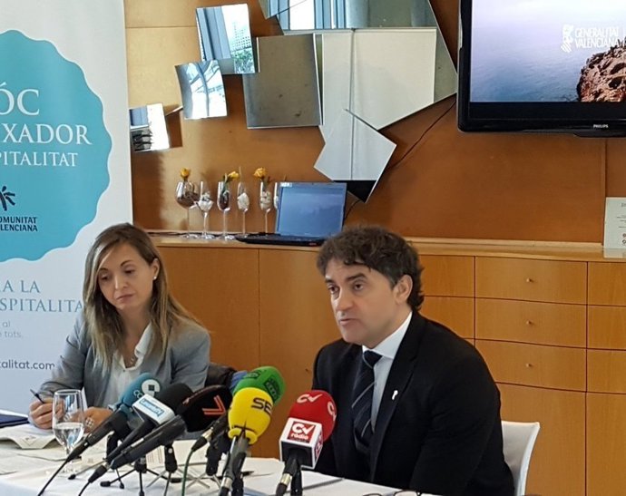 El titular de Turisme, en rueda de prensa