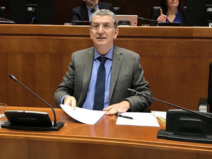 El consejero de Sanidad de Aragón, Sebastián Celaya