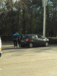 Una joven evacuada al Río Hortega tras chocar su vehículo contra una farola de la mediana del Paseo de Zorrilla