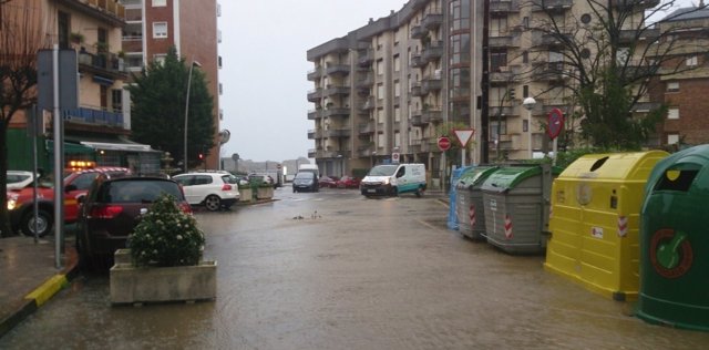 Inundación en la calle La Vía de Castro Urdiales