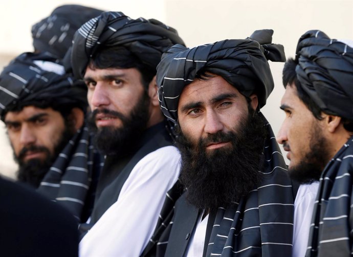 Prisioneros afganos del grupo Hezb-e-Islami tras su liberación