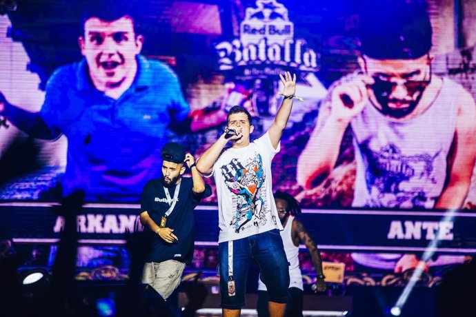 Arkano, winner of the 2015 Red Bull Batalla de los Gallos, performs on the stage