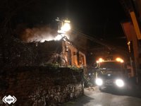 El fuego calcina una vivienda de dos alturas en Belmonte de Miranda