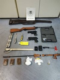 Detienen a dos personas en un control de alcoholemia con pistolas, armas cortas y 130 gramos de cocaína