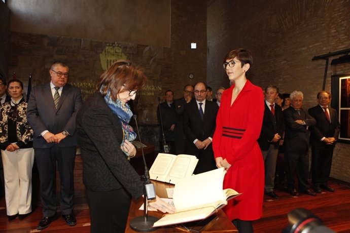 Toma de posesión de Rosa Montolío como miembro de la Cámara de Cuentas.