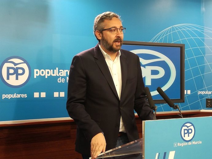 El portavoz regional del Partido Popular, Víctor Martínez