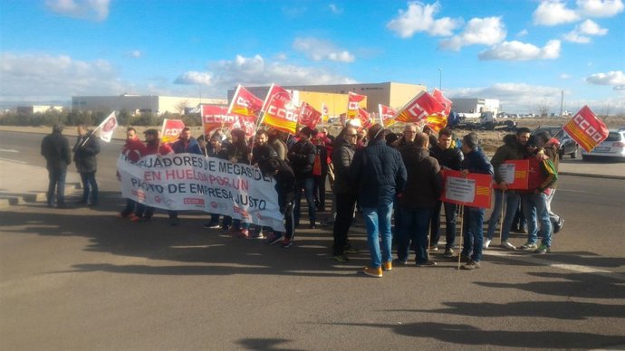 Trabajadores secundan la primera jornada de paros en Megasider.