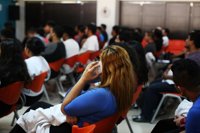 Los salvadoreños deportados por EEUU encuentran en los 'call centers' su salvavidas