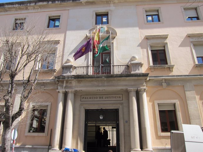 Fachada de la Audiencia Provincial de Jaén en una imagen de archivo.