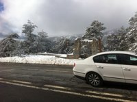 Emergencias pide precaución a los vehículos privados por aviso de nevadas de hasta 10 centímetros en la Sierra