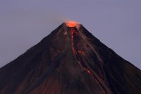 Evacuación masiva en el centro de Filipinas por una erupción de ceniza en el volcán Mayon
