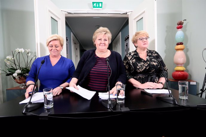 La primera ministra noruega, Erna Solberg, y sus socias de Gobierno