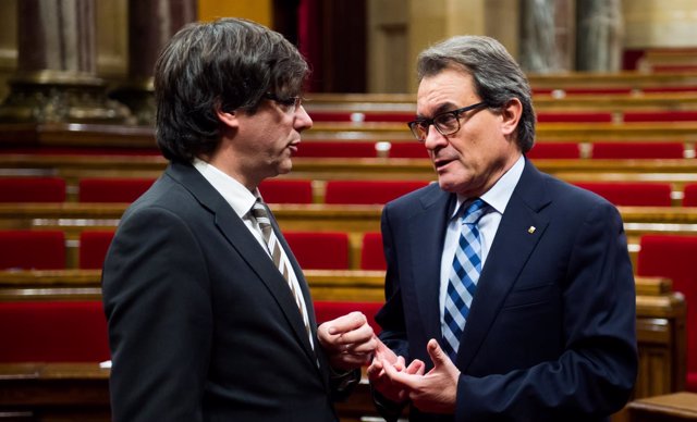 Artur Mas y Carles Puigdemont en el Parlament