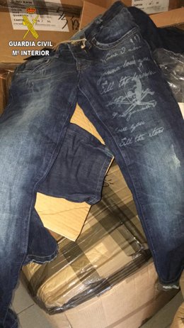 La Guàrdia Civil Intervé Pantalons Falsificats De Marca G Star Raw Valorat