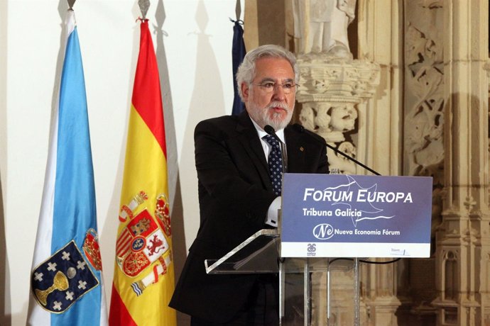 El presidente del Parlamento, Miguel Santalices, en el desayuno informativo