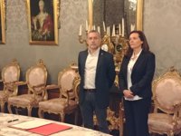 Caixabank firma un convenio con el Gobierno foral para destinar ocho viviendas a la bolsa de alquiler social