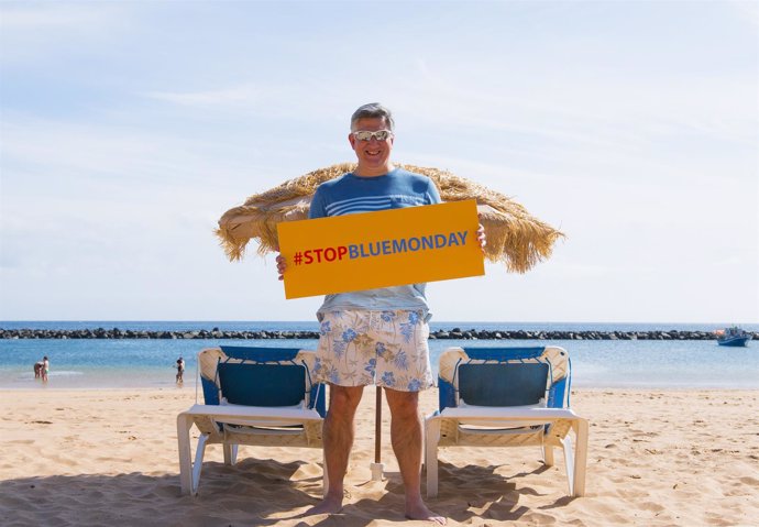 Cliff Arnall en las Islas Canarias apoyando el 'Stop Blue monday'