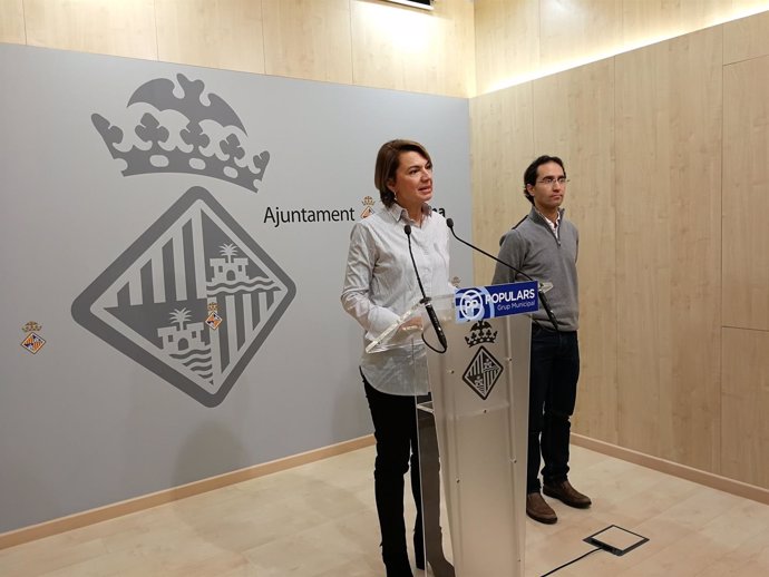 Margalida Durán y Guillermo Sánchez en rueda de prensa