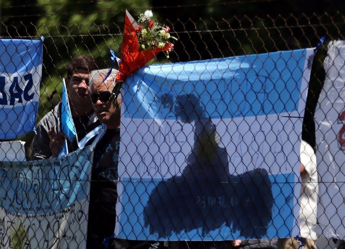 Banderas en apoyo a la tripulación del submarino argentino 'ARA San Juan'
