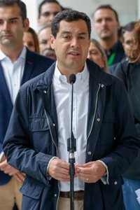 Juanma Moreno lamenta la muerte de Antonio Garrido, "un hombre bueno y humilde, que honró la política con su presencia"