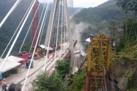 Diez muertos por el desplome parcial de un puente en construcción en Colombia