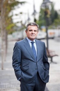 Dos juzgados investigan al alcalde de Majadahonda acusado de permitir que el Puerta de Hierro funcione sin licencias