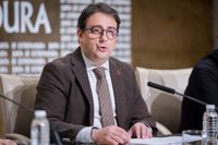 Extremadura intentará "buscar los resquicios" para prestar sanidad universal tras la sentencia del TC