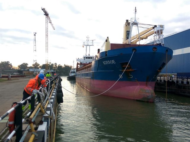 Llegada de nuevo barco a los astilleros de Sevilla
