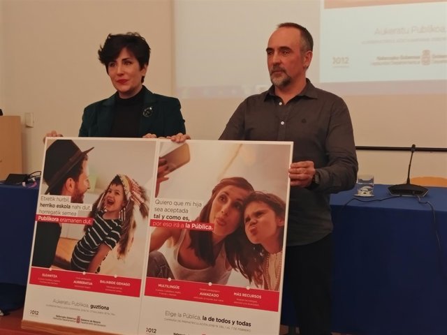 La consejera María Solana, y el director general de Educación, Roberto Pérez