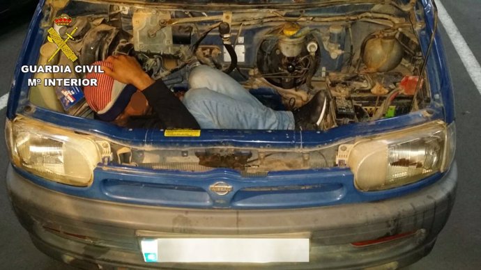 Inmigrante encontrado en el hueco de un motor en el Puerto de Almería