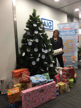 Los empleados de AIG donan regalos para niños de familias desfavorecidas  