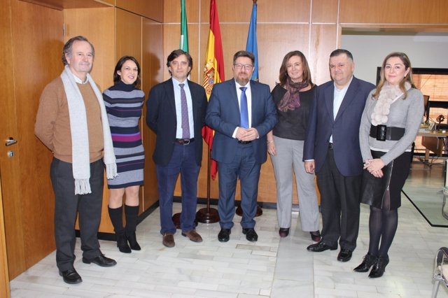 Sánchez Haro con los representantes de Acora