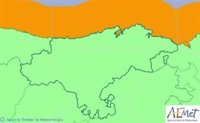 Cantabria permanece en aviso naranja por olas de hasta 8 metros