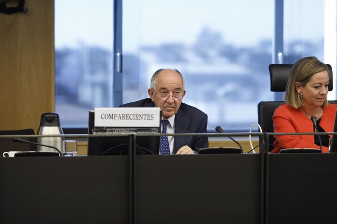 Fernández Ordóñez comparece en la Comisión de Investigación sobre la crisis