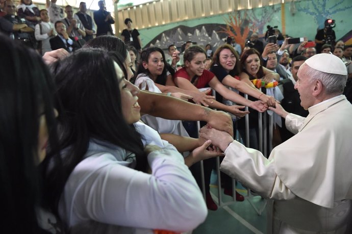 El Papa visita una cárcel femenina en Chile