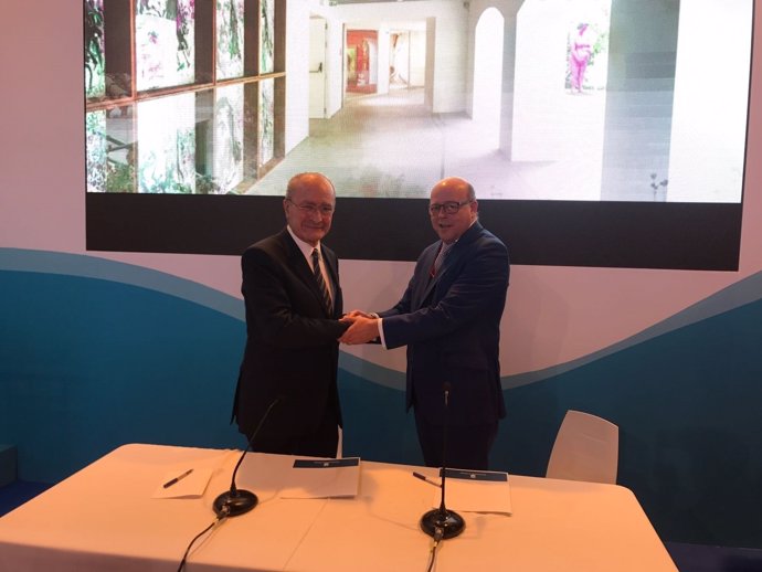 Alcalde de Málaga De la Torre firma acuerdo con director general Movelia Vallejo