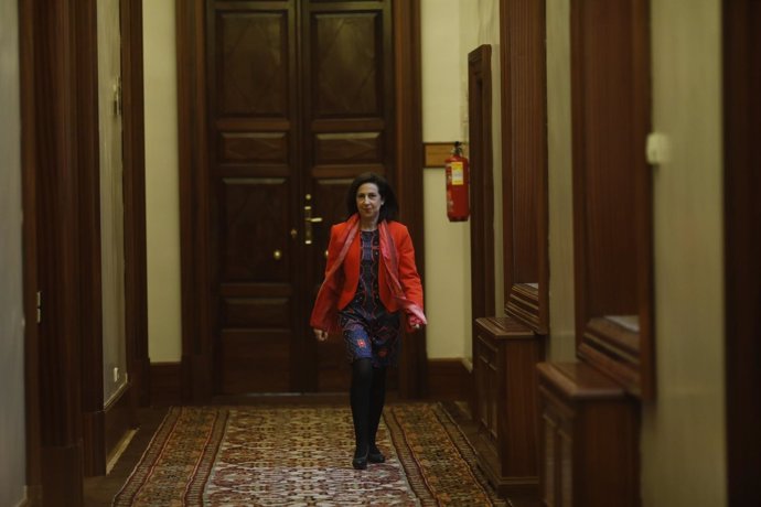 Margarita Robles en los pasillos del Congreso