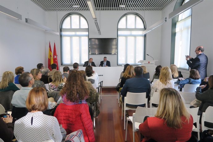Nota, Audio Y Fotos: La Comunidad De Madrid Firma Un Convenio Con Unicef Para Co