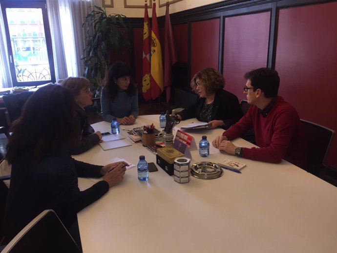 Reunión entre los grupos municipales de PSOE, SíVA y VTLP