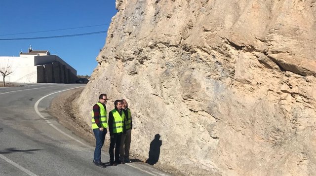 Eliminación de una curva sin visibilidad en Bayarque