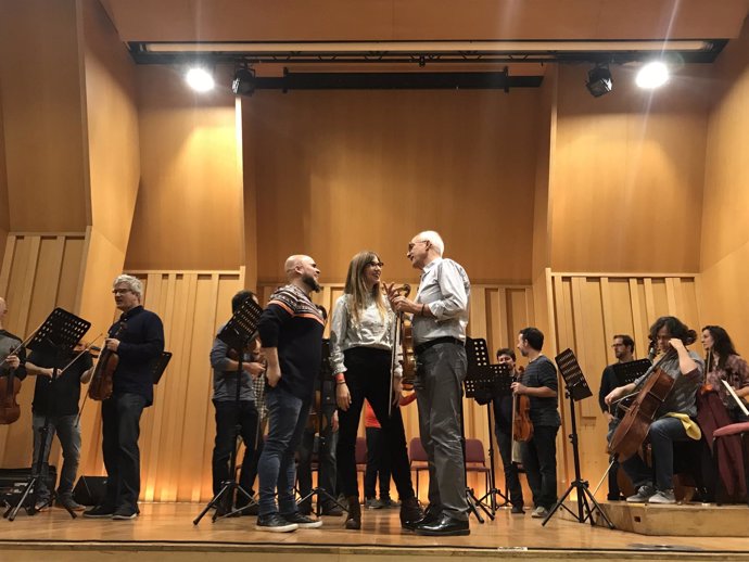 Joan Hernández, Aina Clotet y Gerard Claret con la Orquestra d’Andorra